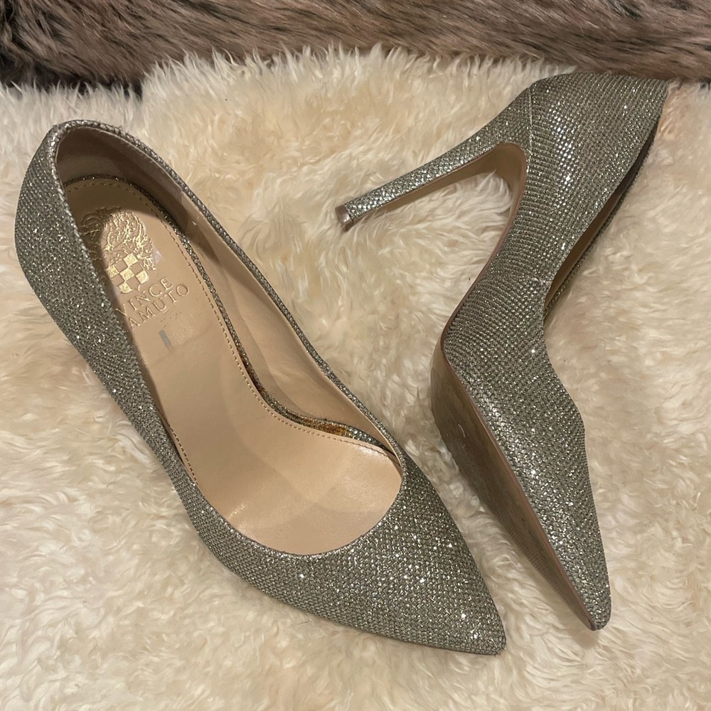 Vince Camuto gold glitter stiletto heels size 8.5 perfect party/New Year’s shoe